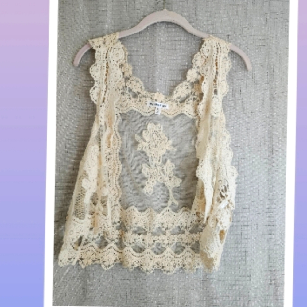 🤍Roommates Ivory white Lace Vest🤍